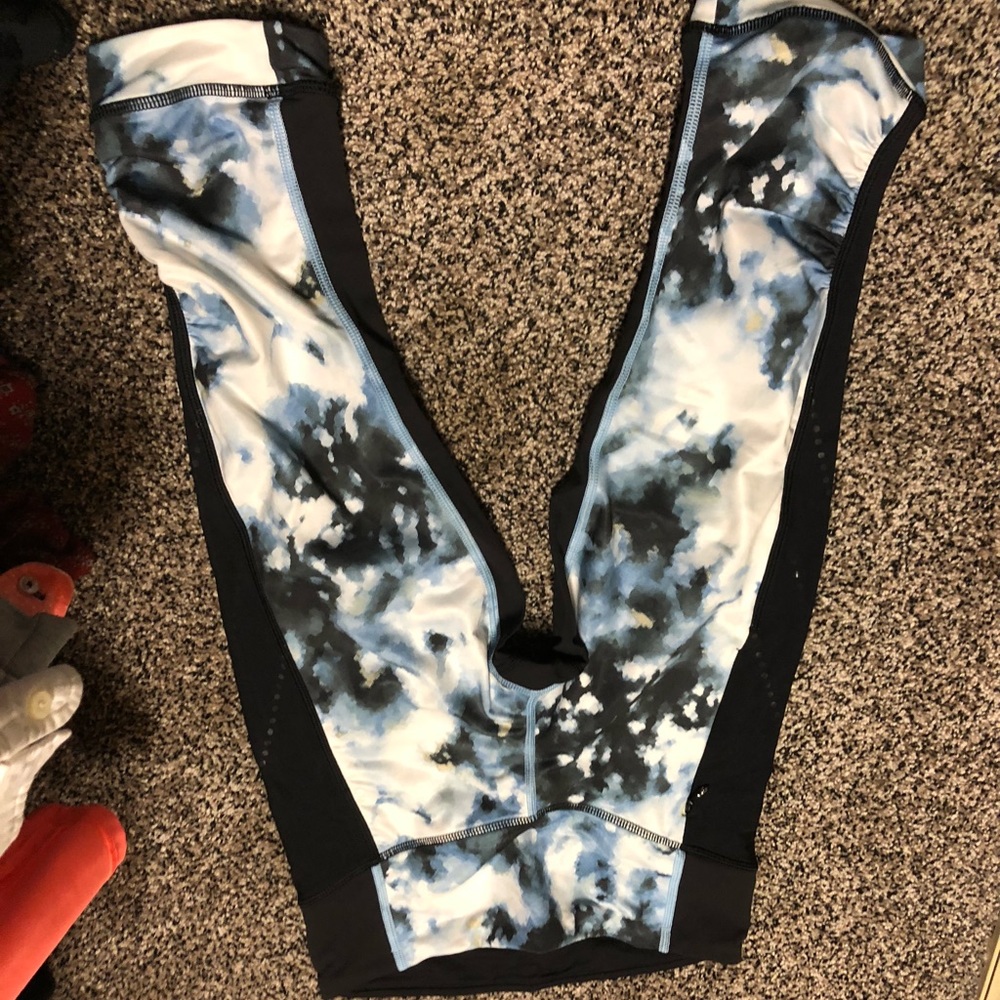 Lululemon crops- size 4